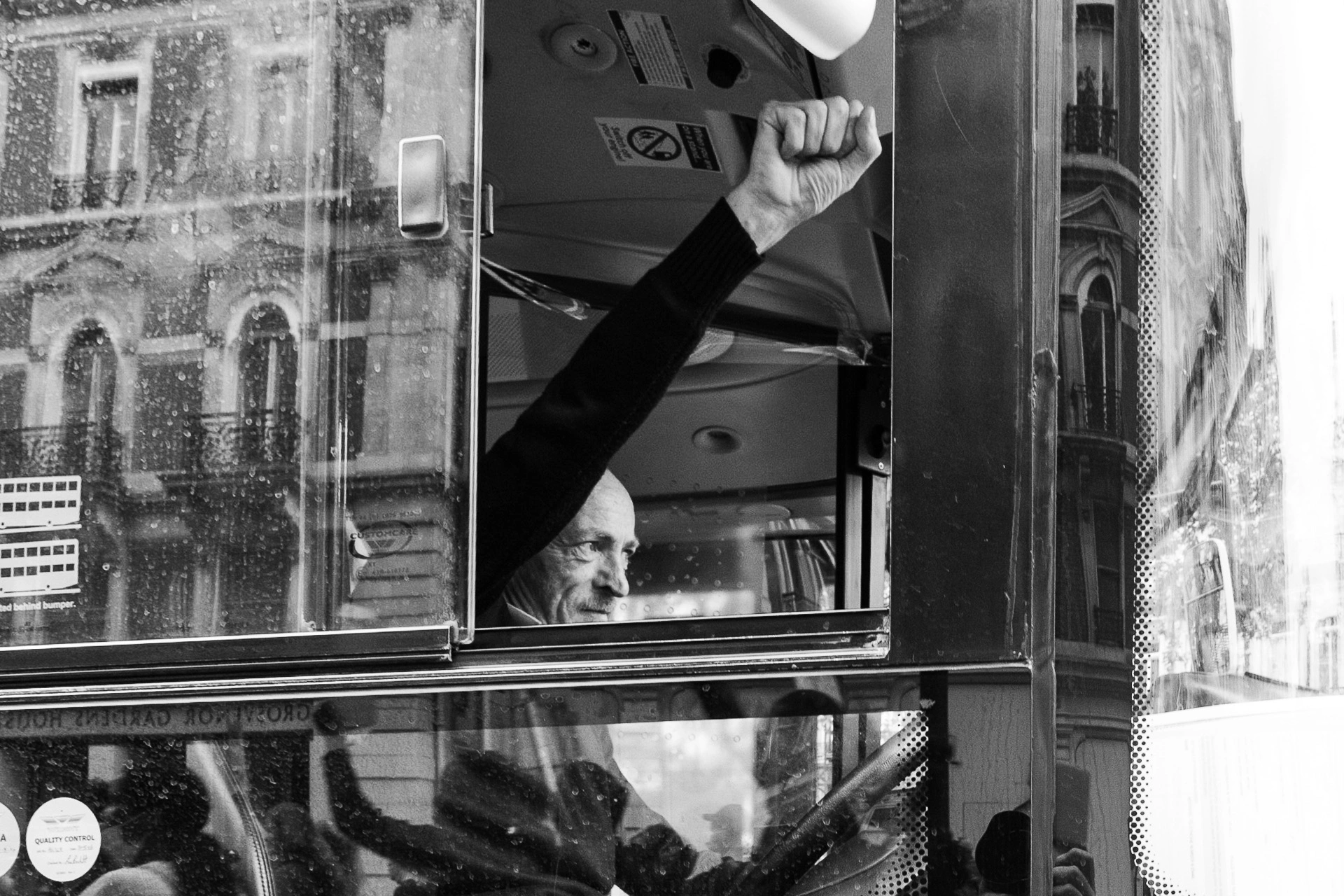 London Bus Driver demonstrates solidarity to the Black Lives Matter activists - Photo documentary | Leica V-Lux | 25mm f/5.0 | 1/60s | ISO 800