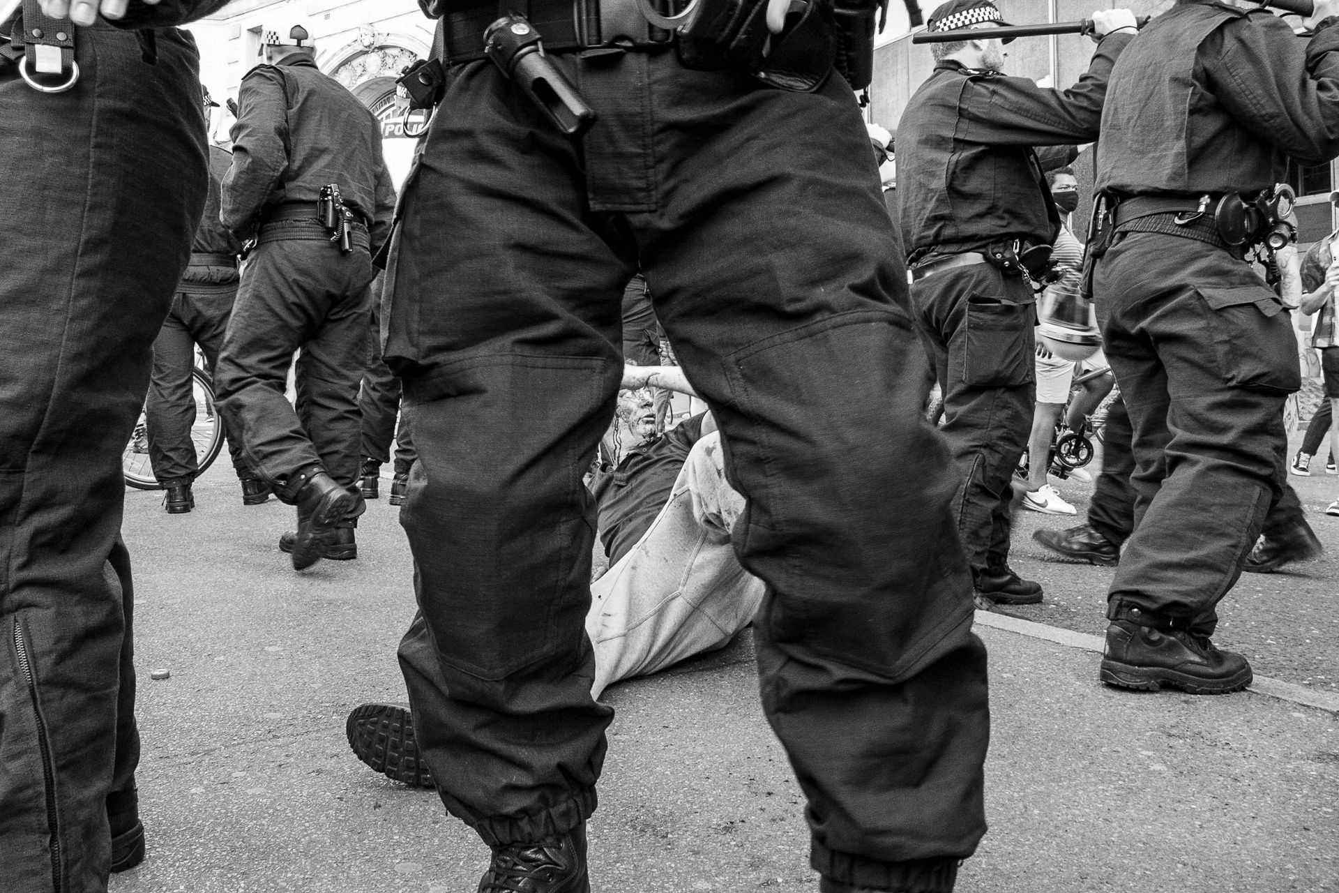 Fight between Far Right and BLM protesters - Photo documentary | Leica V-Lux | 25mm f/5.0 | 1/60s | ISO 1000