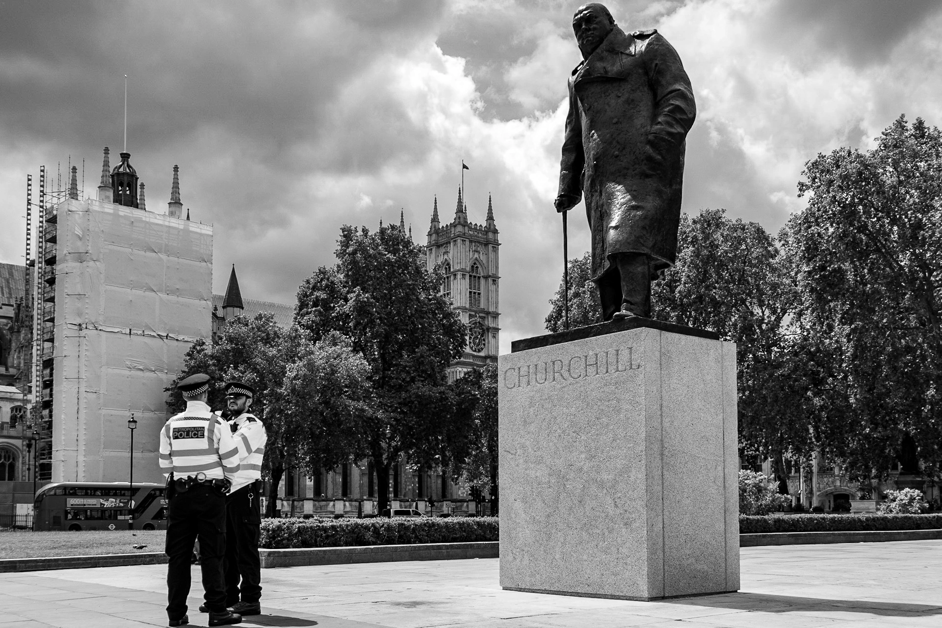 BLM protest at Churchill statue with police protection - Photo documentary | Leica V-Lux | 31mm f/3.0 | 1/2000s | ISO 125