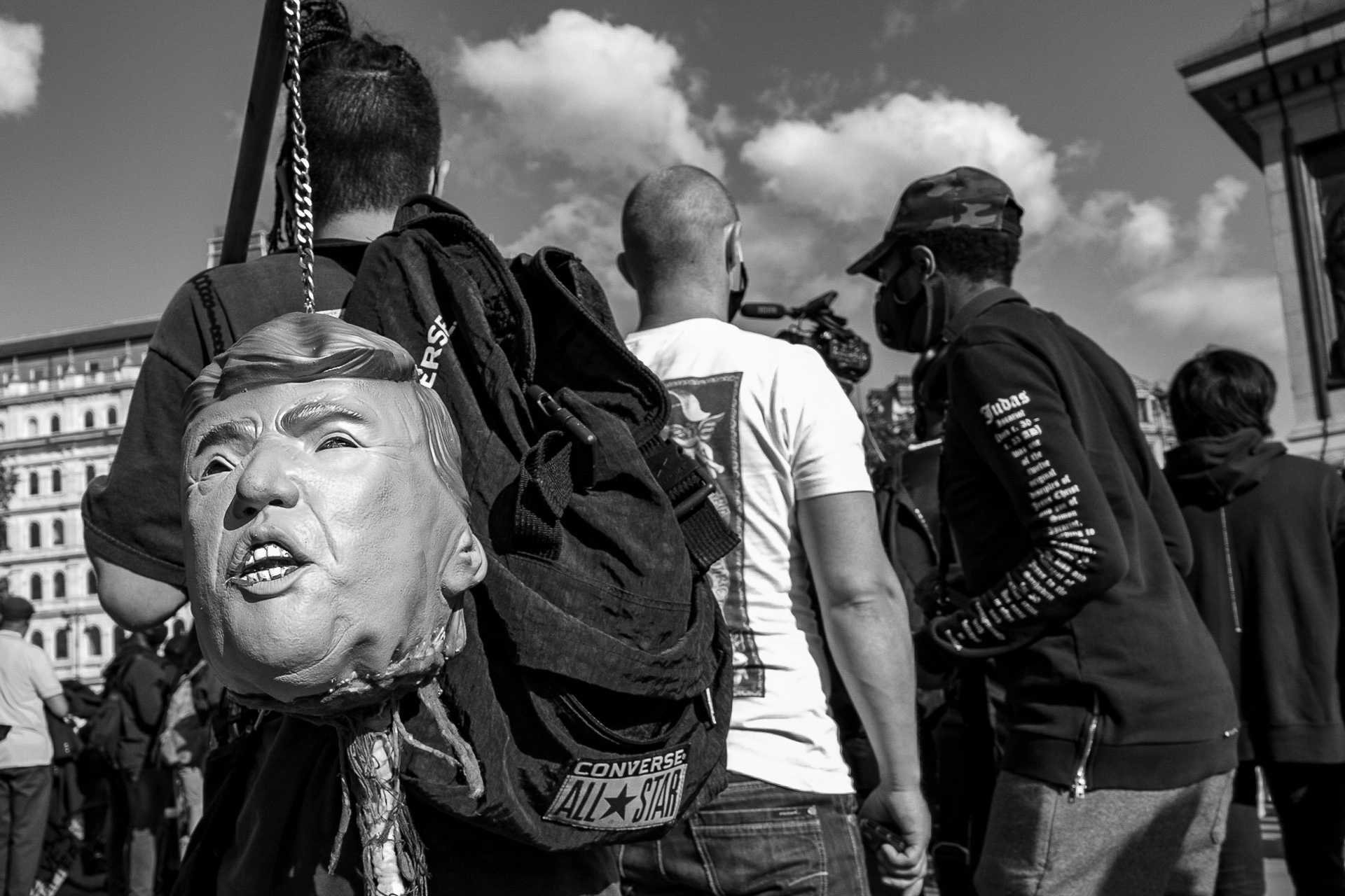 BLM Trump Head Protest - Photo Reportage | Leica V-Lux | 25mm f/8.0 | 1/800s | ISO 125